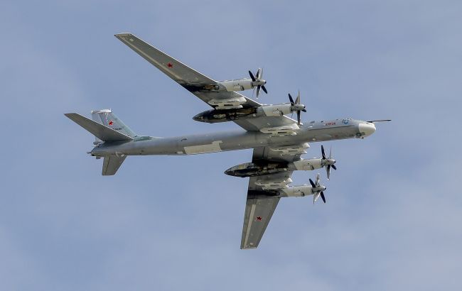 Супутник показав, що залишилося від російського Ту-95 після удару по "Енгельсу-2"(фото) Супутник показав, що залишилося від російського Ту-95 після удару по "Енгельсу-2"(фото)