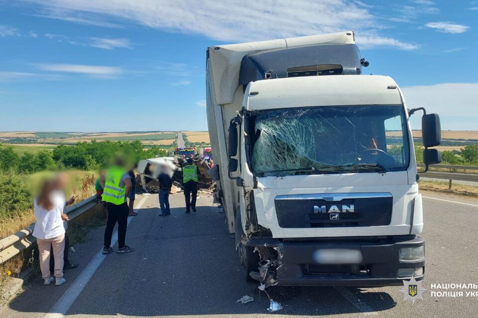 Водію вантажівки оголосили підозру у спричиненні ДТП на Одещині, у якій загинув підліток Водію вантажівки оголосили підозру у спричиненні ДТП на Одещині, у якій загинув підліток