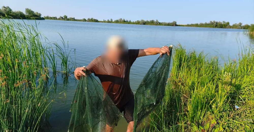 На Дунаї в каналі гирла Бистре викрили незаконний вилов креветок(фото) На Дунаї в каналі гирла Бистре викрили незаконний вилов креветок(фото)