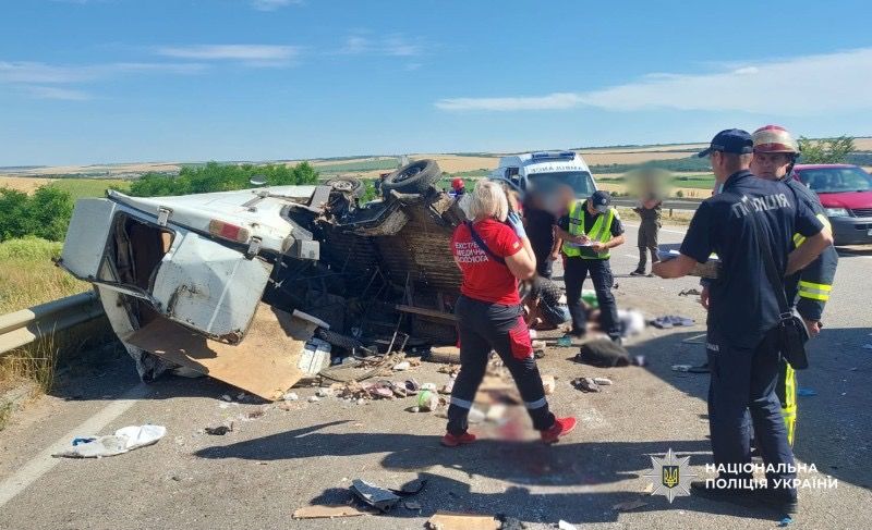 Після смертельної ДТП з маршруткою на Одещині водію вантажівки оголосили підозру Після смертельної ДТП з маршруткою на Одещині водію вантажівки оголосили підозру