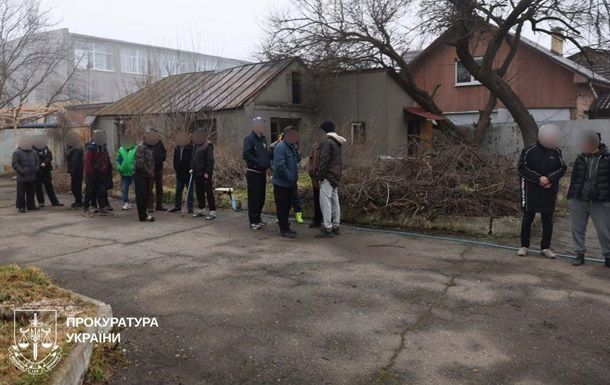 У Харкові викрили псевдореабілітаційні центри: звільнили майже 50 людей (фото,відео) У Харкові викрили псевдореабілітаційні центри: звільнили майже 50 людей (фото,відео)