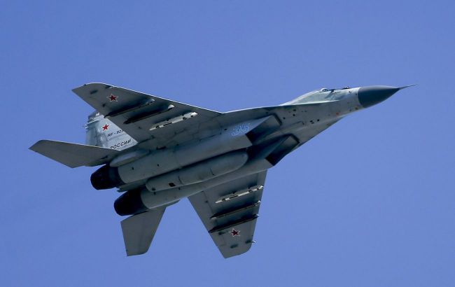 ЗСУ знищили російський МіГ-29 прямо на аеродромі в Курській області ЗСУ знищили російський МіГ-29 прямо на аеродромі в Курській області
