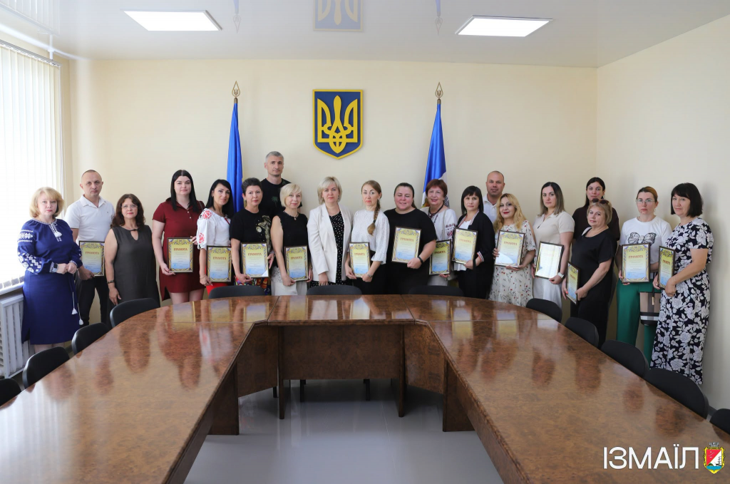 В Ізмаїлі відзначили кращих працівників торгівлі напередодні професійного свята В Ізмаїлі відзначили кращих працівників торгівлі напередодні професійного свята