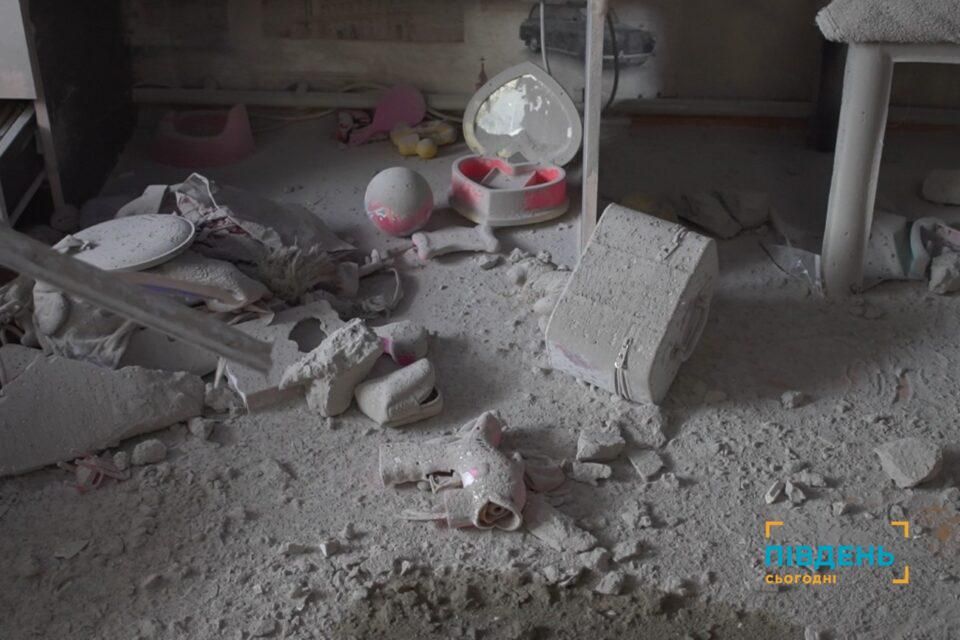 Відеорепортаж з будинку, пошкодженого внаслідок масованої ворожої атаки по Ізмаїлу в ніч на 24 липня (відео) Відеорепортаж з будинку, пошкодженого внаслідок масованої ворожої атаки по Ізмаїлу в ніч на 24 липня (відео)