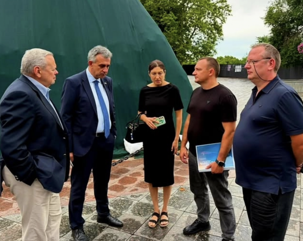 Одеський порт відвідала грецька делегація: обговорили інвестиції та роботу морського коридору Одеський порт відвідала грецька делегація: обговорили інвестиції та роботу морського коридору