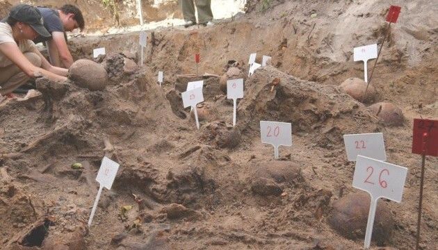 На Волині завершили ексгумаційні роботи у Волі Островецькій — виявили останки 48 людей На Волині завершили ексгумаційні роботи у Волі Островецькій — виявили останки 48 людей