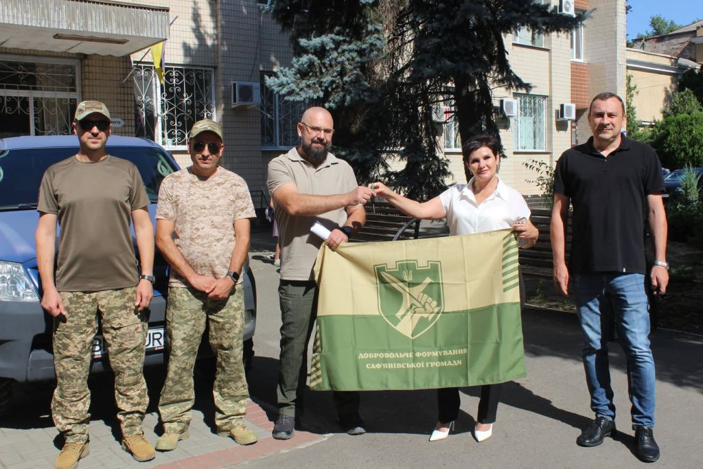 Саф’янівська громада передала автомобіль для потреб Добровольчого формування територіальної громади(фото) Саф’янівська громада передала автомобіль для потреб Добровольчого формування територіальної громади(фото)