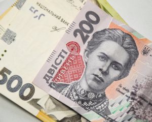 Середня зарплата в Україні зросла до 32,8 тис. грн Середня зарплата в Україні зросла до 32,8 тис. грн
