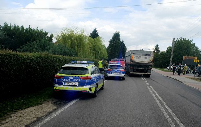 У Польщі впав невідомий об’єкт під час атаки РФ на Україну, утворилася вирва У Польщі впав невідомий об’єкт під час атаки РФ на Україну, утворилася вирва