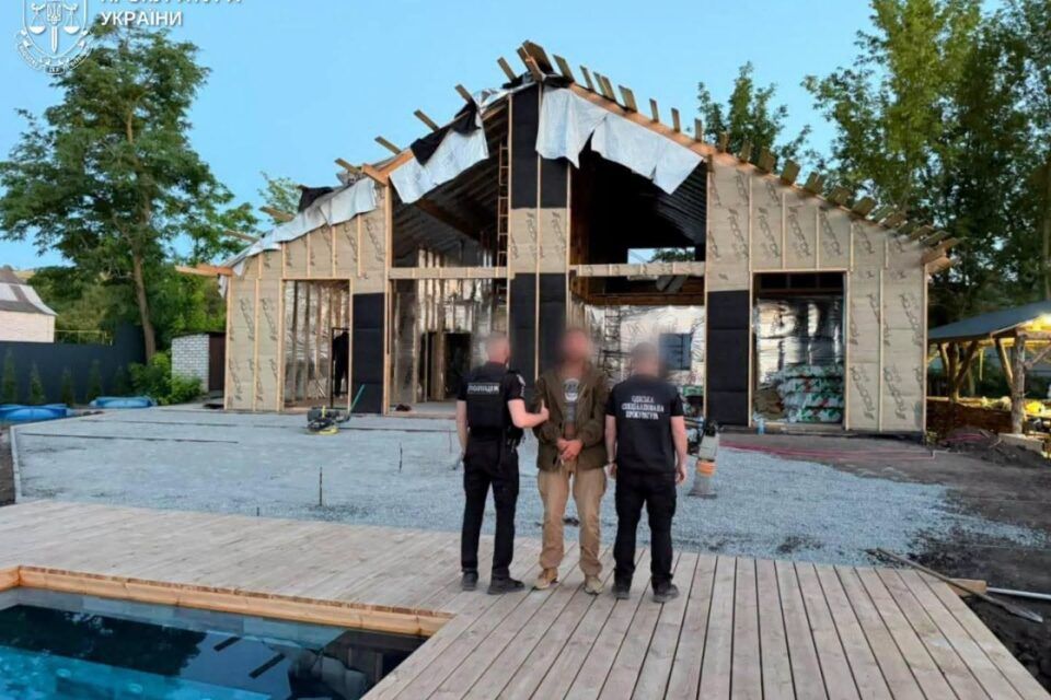 На Одещині командир залучив понад 80 підлеглих військових до будівництва свого будинку На Одещині командир залучив понад 80 підлеглих військових до будівництва свого будинку