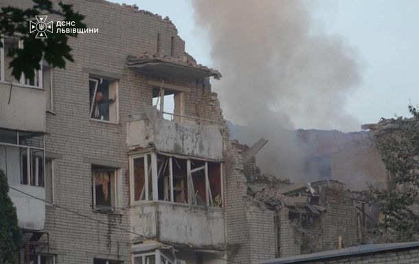 У Львові під завалами знайшли загиблого У Львові під завалами знайшли загиблого