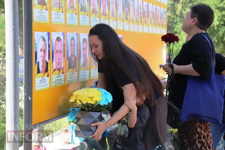 23 удари Дзвону пам’яті: у Болграді вшанували земляків, які загинули в липні різних років у війні з росією 23 удари Дзвону пам’яті: у Болграді вшанували земляків, які загинули в липні різних років у війні з росією
