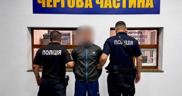В Одесі чоловік відкрив вогонь по працівниках ТЦК: четверо поранених, стрільця затримали В Одесі чоловік відкрив вогонь по працівниках ТЦК: четверо поранених, стрільця затримали