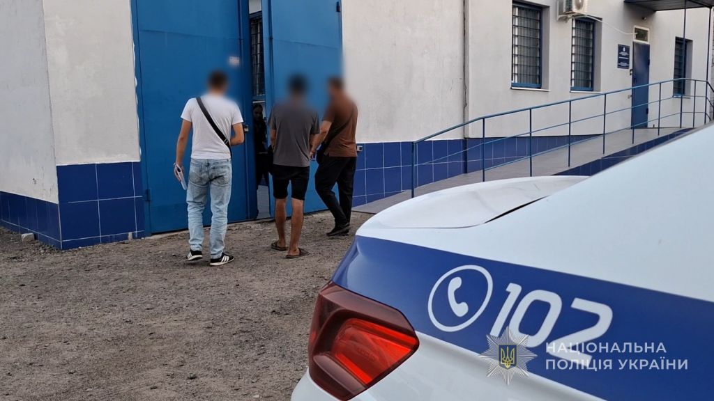 На Білгород-Дністровщині молодик зв’язав матір загиблого військовослужбовця та вимагав гроші На Білгород-Дністровщині молодик зв’язав матір загиблого військовослужбовця та вимагав гроші