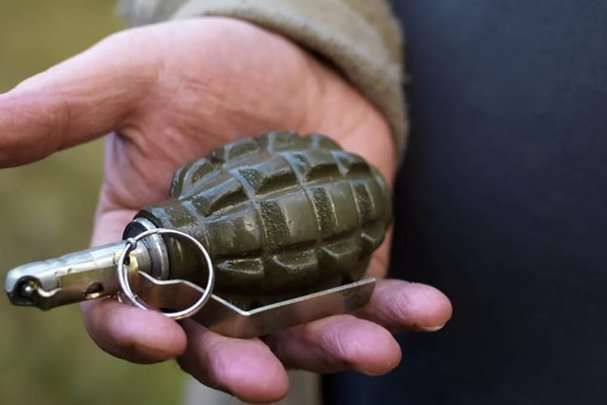 П'яний військовий кинув гранату біля ліцею на Одещині: постраждав 13-річний хлопець П'яний військовий кинув гранату біля ліцею на Одещині: постраждав 13-річний хлопець