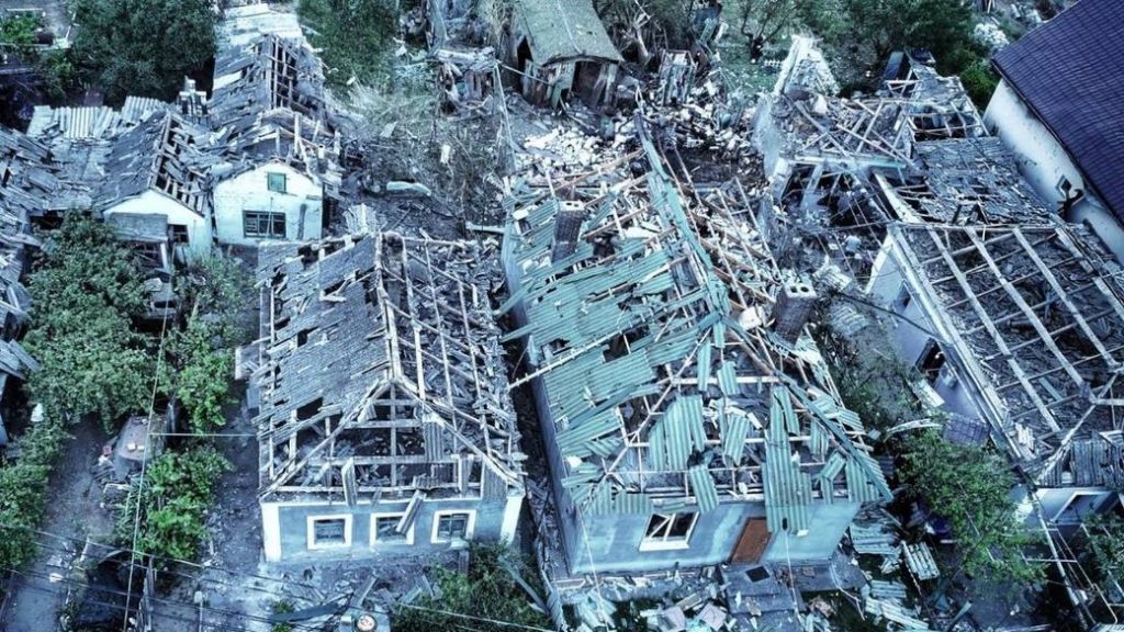 Миколаїв опинився під подвійним ударом: вдень атакували порт, вночі – житлові будинки Миколаїв опинився під подвійним ударом: вдень атакували порт, вночі – житлові будинки