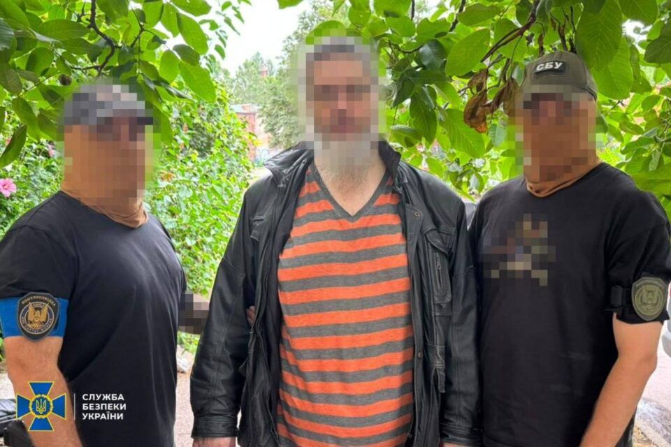 В Одесі затримали агента рф, який коригував ракетно-дронові атаки по українських захисниках В Одесі затримали агента рф, який коригував ракетно-дронові атаки по українських захисниках