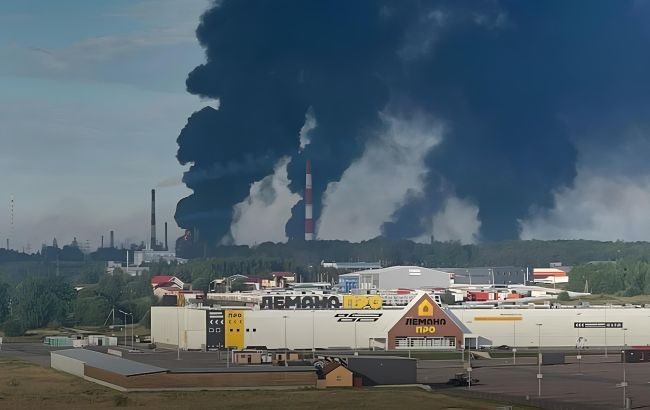 Зеленський підтвердив удари по НПЗ на відстані понад 1300 км та флоту РФ Зеленський підтвердив удари по НПЗ на відстані понад 1300 км та флоту РФ
