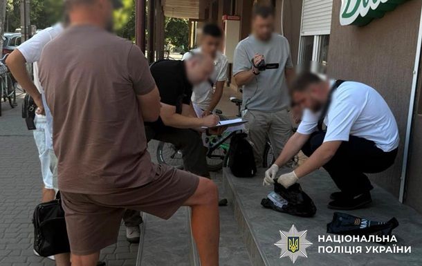 На Буковині чоловіка змушували віддати $50 тисяч вигаданого боргу На Буковині чоловіка змушували віддати $50 тисяч вигаданого боргу
