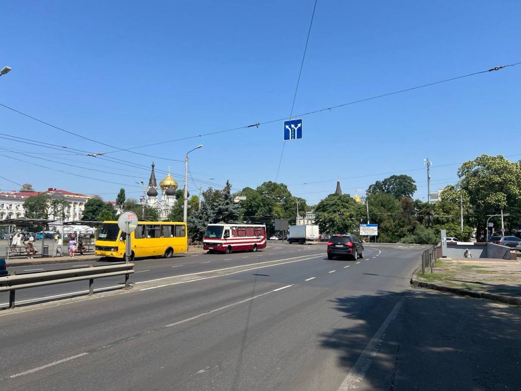 У центрі Одеси змінили правила повороту та встановили обмежувачі швидкості(фото) У центрі Одеси змінили правила повороту та встановили обмежувачі швидкості(фото)