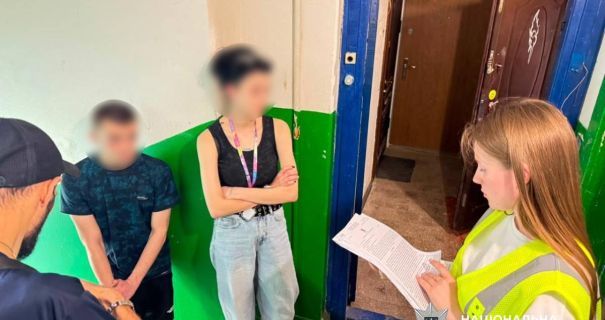 У Харкові жінка організувала нарколазні у власній квартирі(фото) У Харкові жінка організувала нарколазні у власній квартирі(фото)