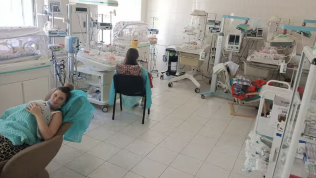 П'ять пологів на день під обстріли: в Одесі рятують немовлят від 470 грамів(фото) П'ять пологів на день під обстріли: в Одесі рятують немовлят від 470 грамів(фото)