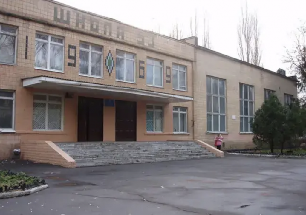Вчителька, яка випала з вікна школи, мила його з власної ініціативи — мерія Вчителька, яка випала з вікна школи, мила його з власної ініціативи — мерія