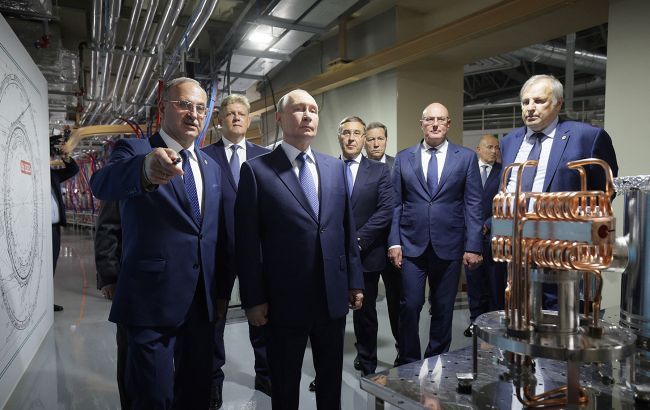 До вікон не підходити. Новосибірськ "підготували" до приїзду Путіна До вікон не підходити. Новосибірськ "підготували" до приїзду Путіна