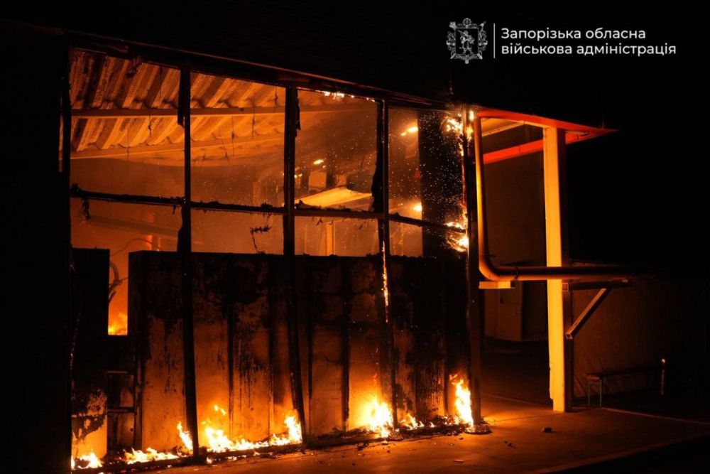 Окупанти вдарили по "Епіцентру" в Запоріжжі, 1,2 тис. людей без світла Окупанти вдарили по "Епіцентру" в Запоріжжі, 1,2 тис. людей без світла