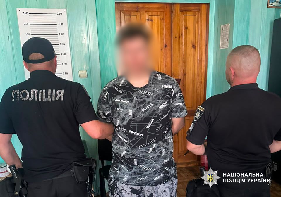 Підпалив двері підвального приміщення у багатоповерхівці: одеські поліцейські повідомили про підозру у злочині студенту одного з коледжів Підпалив двері підвального приміщення у багатоповерхівці: одеські поліцейські повідомили про підозру у злочині студенту одного з коледжів