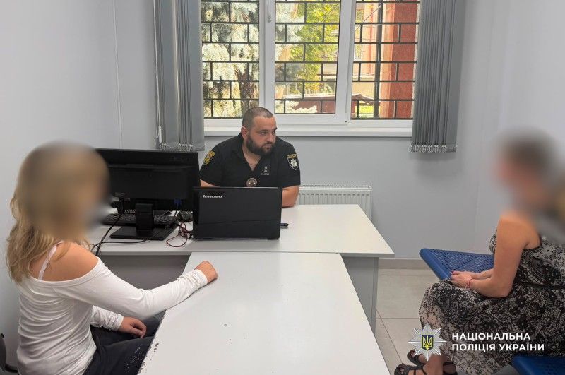 Одеські ювенальні поліцейські встановлюють обставини двох інцидентів між підлітками Одеські ювенальні поліцейські встановлюють обставини двох інцидентів між підлітками