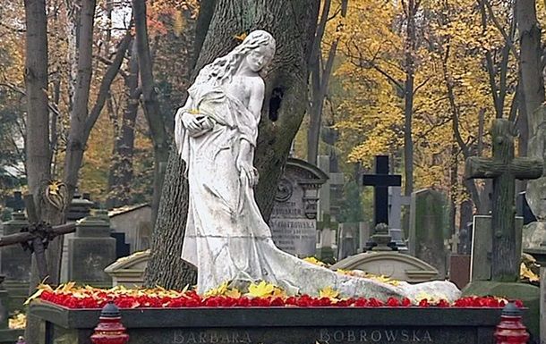У Польщі знайшли моторошне поховання дівчини У Польщі знайшли моторошне поховання дівчини
