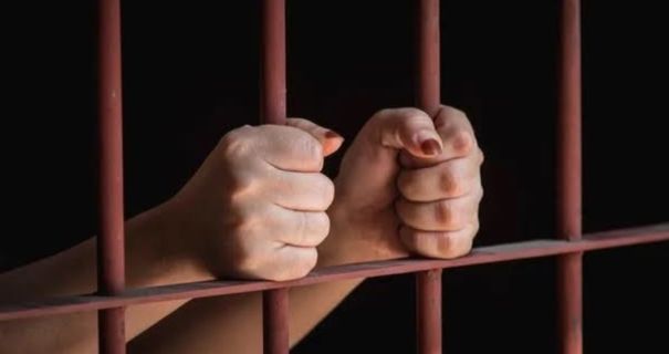 Обіцяла знайти зниклих безвісти живими: у Чернівцях псевдоволонтерка ошукала 5 родин Обіцяла знайти зниклих безвісти живими: у Чернівцях псевдоволонтерка ошукала 5 родин