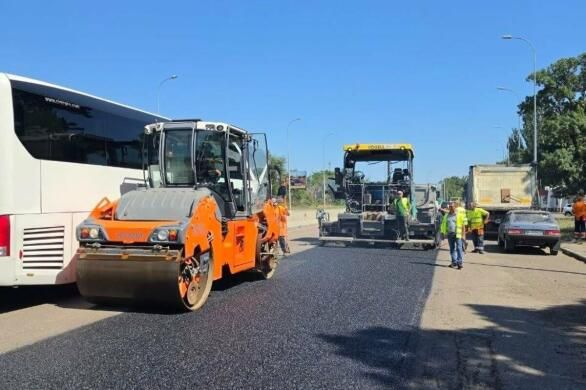 В Одесі оновлюють один із головних в’їздів до міста: дорожникам дали три дні В Одесі оновлюють один із головних в’їздів до міста: дорожникам дали три дні