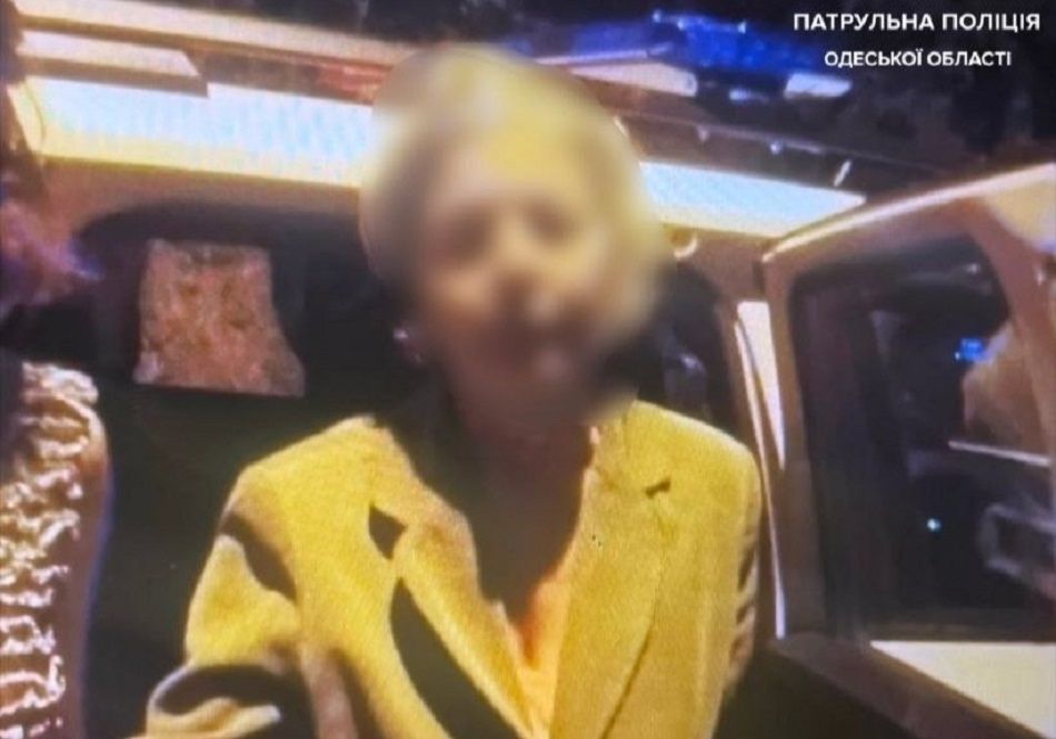 Одеські патрульні повернули додому літню жінку, яка заблукала на вулиці Одеські патрульні повернули додому літню жінку, яка заблукала на вулиці