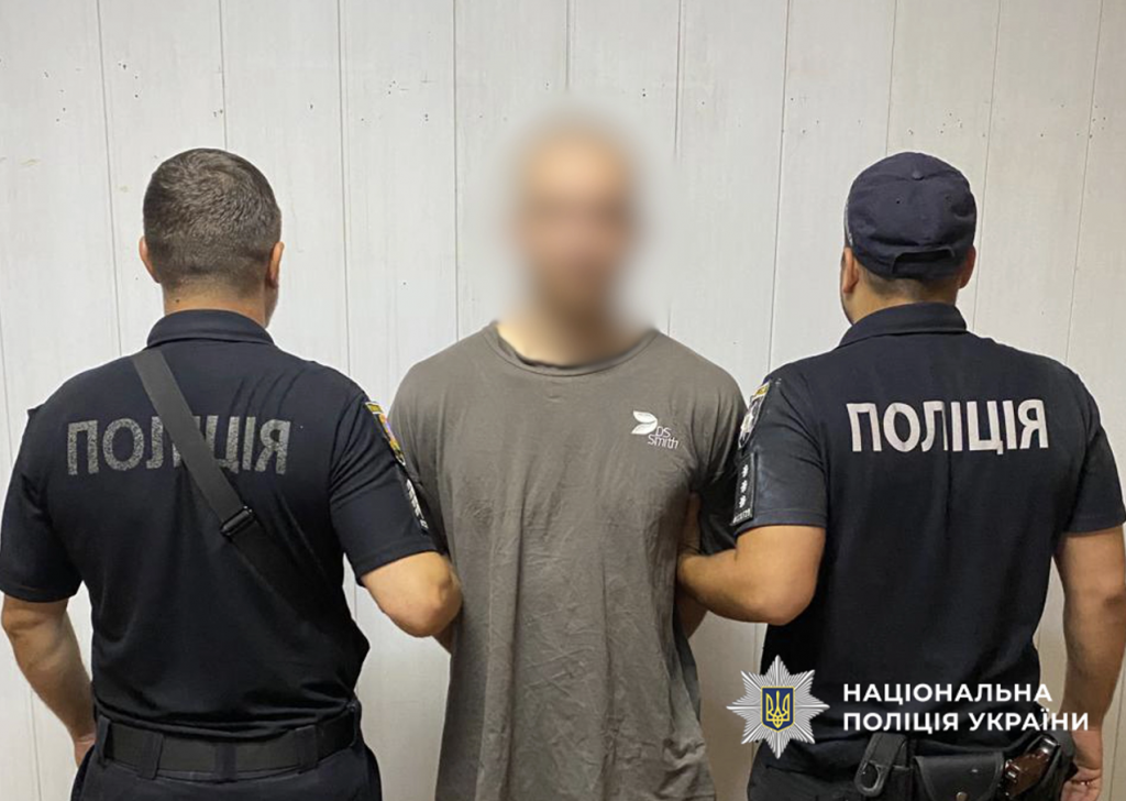 В Одесі затримали чоловіка, який до смерті побив господаря квартири(фото) В Одесі затримали чоловіка, який до смерті побив господаря квартири(фото)
