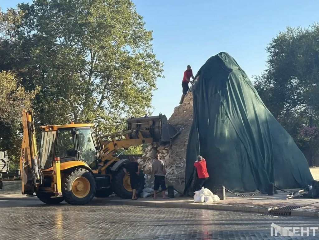 В Одесі розконсервували пам’ятник Дюку де Рішельє(фото) В Одесі розконсервували пам’ятник Дюку де Рішельє(фото)