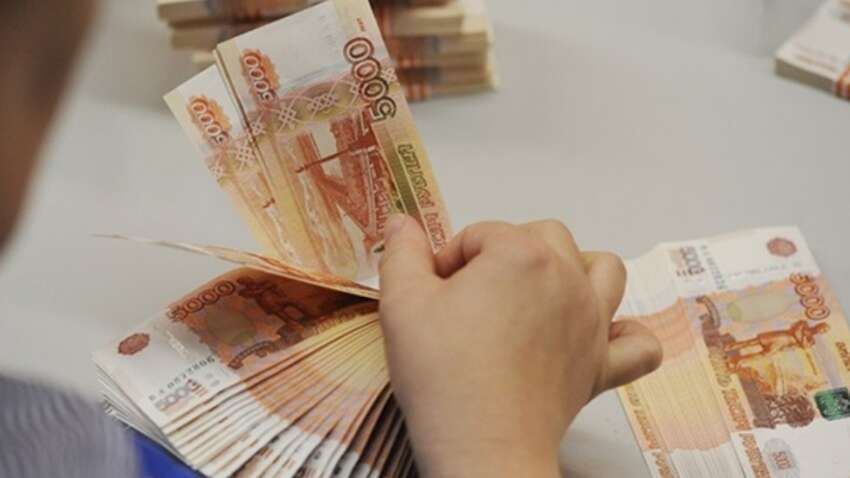 Росіяни масово виводять гроші із країни: у розвідці розкрили, до чого вони готуються Росіяни масово виводять гроші із країни: у розвідці розкрили, до чого вони готуються