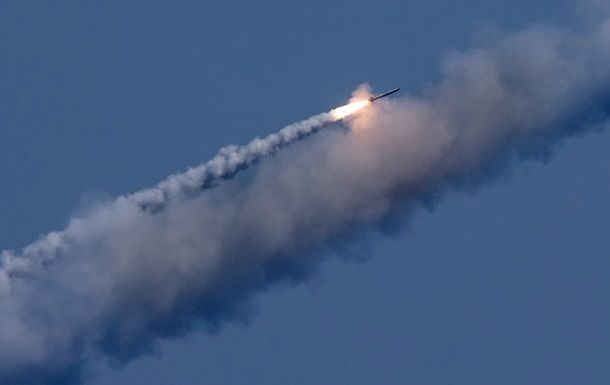 Росія вдарила ракетами по Печенігам і вбила 10 людей, багато поранених Росія вдарила ракетами по Печенігам і вбила 10 людей, багато поранених