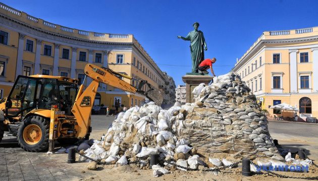 В Одесі обстежили пам’ятник Дюку після розконсервації(відео) В Одесі обстежили пам’ятник Дюку після розконсервації(відео)