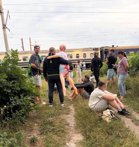 «Романтика» на Київщині: чоловік евакуювався з потяга з гумовою жінкою «Романтика» на Київщині: чоловік евакуювався з потяга з гумовою жінкою