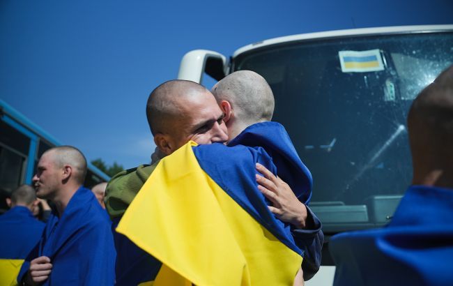 Відбувся 77-й обмін полоненими між Україною та РФ: кого повернули додому Відбувся 77-й обмін полоненими між Україною та РФ: кого повернули додому