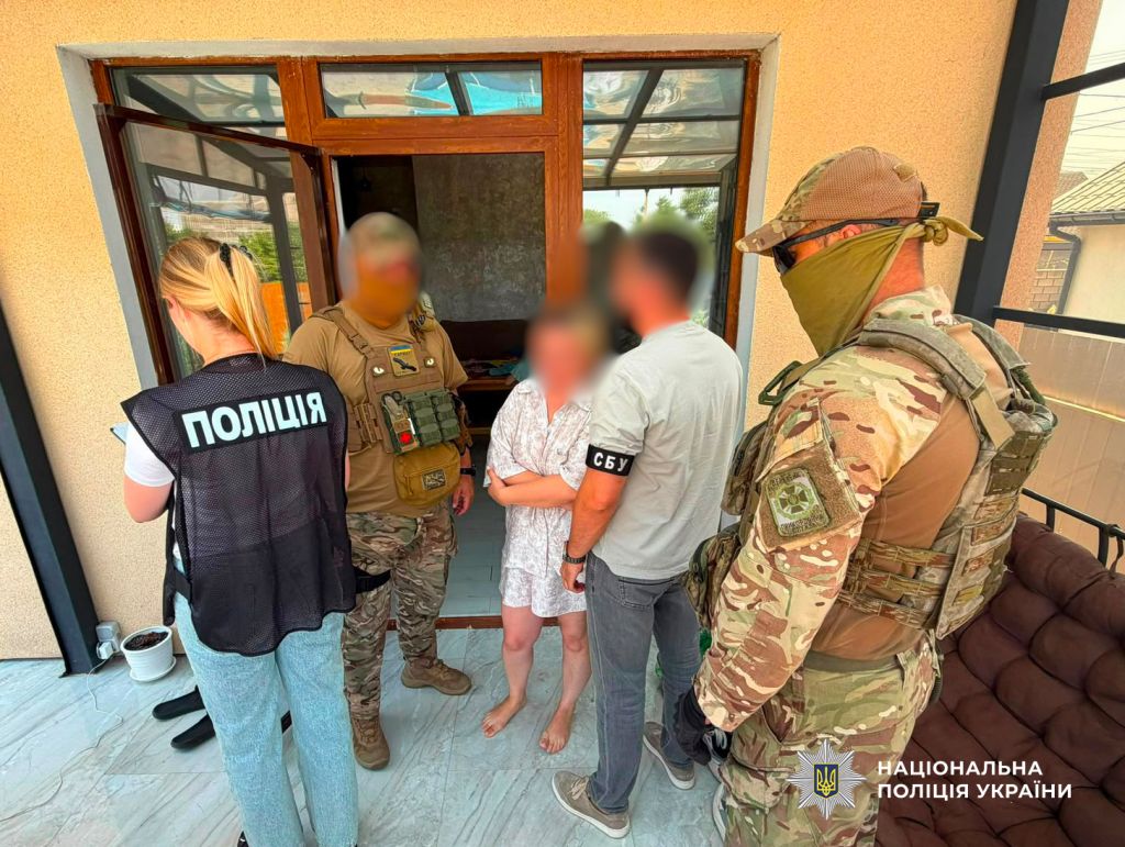 Фейкові діагнози як перепустка за кордон: в Одесі поліцейські затримали трьох лікарок Фейкові діагнози як перепустка за кордон: в Одесі поліцейські затримали трьох лікарок