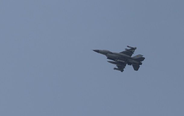 F-16 Румунії знищив дрон у Чорному морі F-16 Румунії знищив дрон у Чорному морі