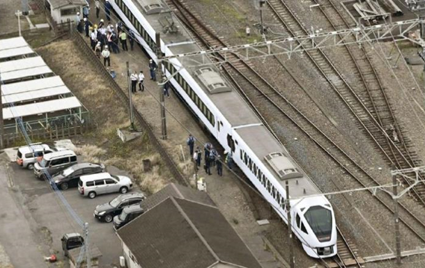 У Японії потяг на смерть збив чотирьох робітників У Японії потяг на смерть збив чотирьох робітників