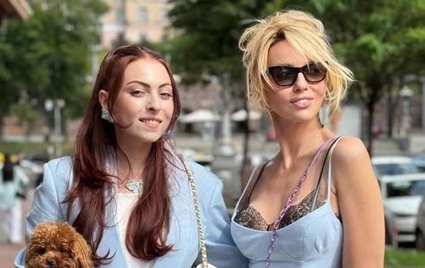 Полякова розповіла про самопочуття доньки після ДТП Полякова розповіла про самопочуття доньки після ДТП