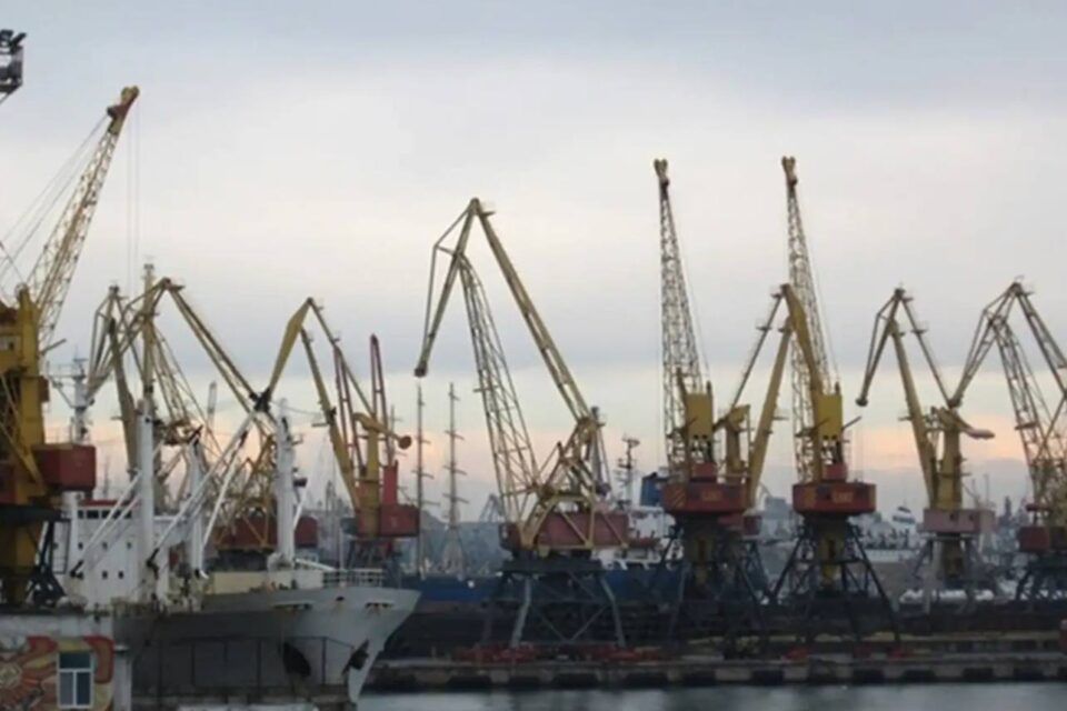 Блокада Чорного моря: сценарії розвитку та альтернативні маршрути експорту Блокада Чорного моря: сценарії розвитку та альтернативні маршрути експорту
