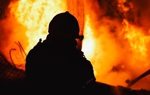 Росія атакувала Київ балістикою: у Дарницькому районі горить склад, є загиблий та поранені Росія атакувала Київ балістикою: у Дарницькому районі горить склад, є загиблий та поранені