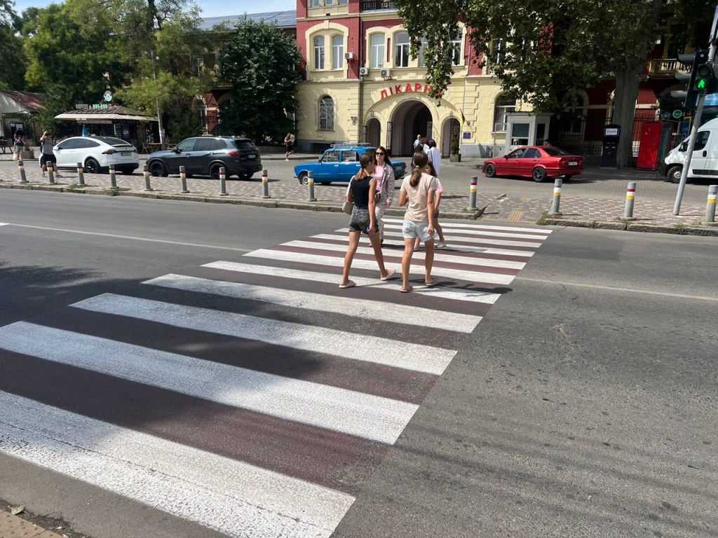 В Одесі перед новим навчальним роком оновлюють пішохідні переходи біля закладів освіти В Одесі перед новим навчальним роком оновлюють пішохідні переходи біля закладів освіти