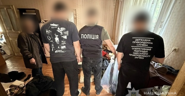 Автомат, гранати, тротил і канабіс: на Одещині військовий зберігав удома небезпечні «трофеї»(фото) Автомат, гранати, тротил і канабіс: на Одещині військовий зберігав удома небезпечні «трофеї»(фото)